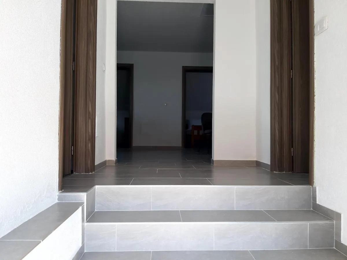 Apartment Karlo Kruševo ゲストハウス